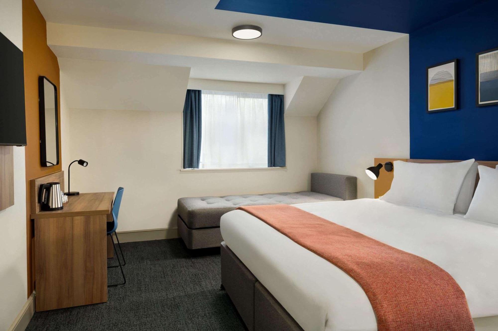 Days - Tibshelf Hotel